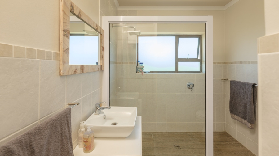 4 Bedroom Property for Sale in Struisbaai Western Cape